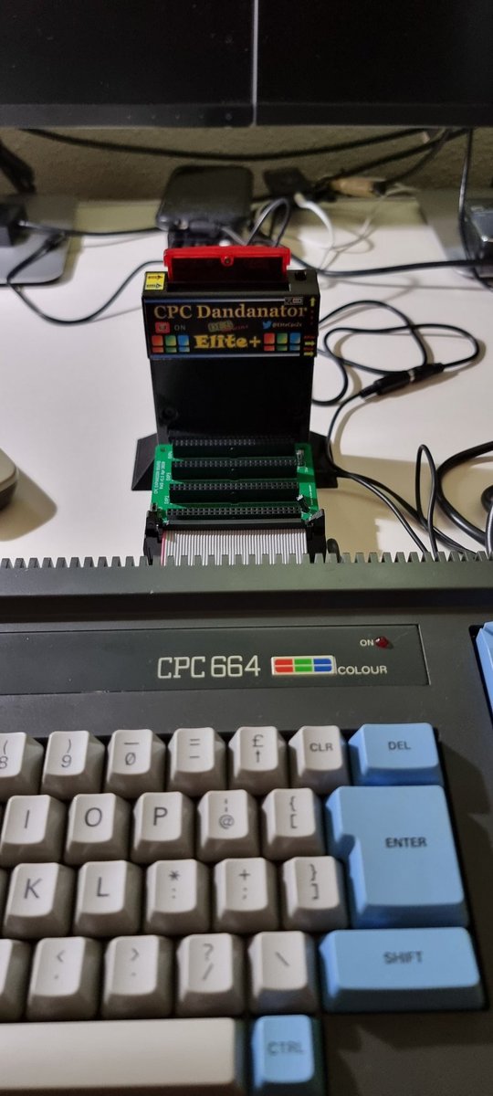 duroweek's tweet photo. #mestoykitando emocionado de ver al #amstrad #CPC664 funcionando con diversos tipos de Dandanator #DES de @aua y #Eliteplus de @EliteCpcZx y elementos externos como la placa MX4. https://t.co/hcbSTSvyEJ