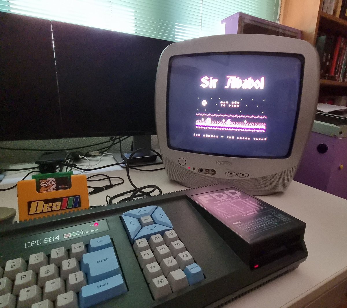 duroweek's tweet photo. #mestoykitando emocionado de ver al #amstrad #CPC664 funcionando con diversos tipos de Dandanator #DES de @aua y #Eliteplus de @EliteCpcZx y elementos externos como la placa MX4. https://t.co/hcbSTSvyEJ