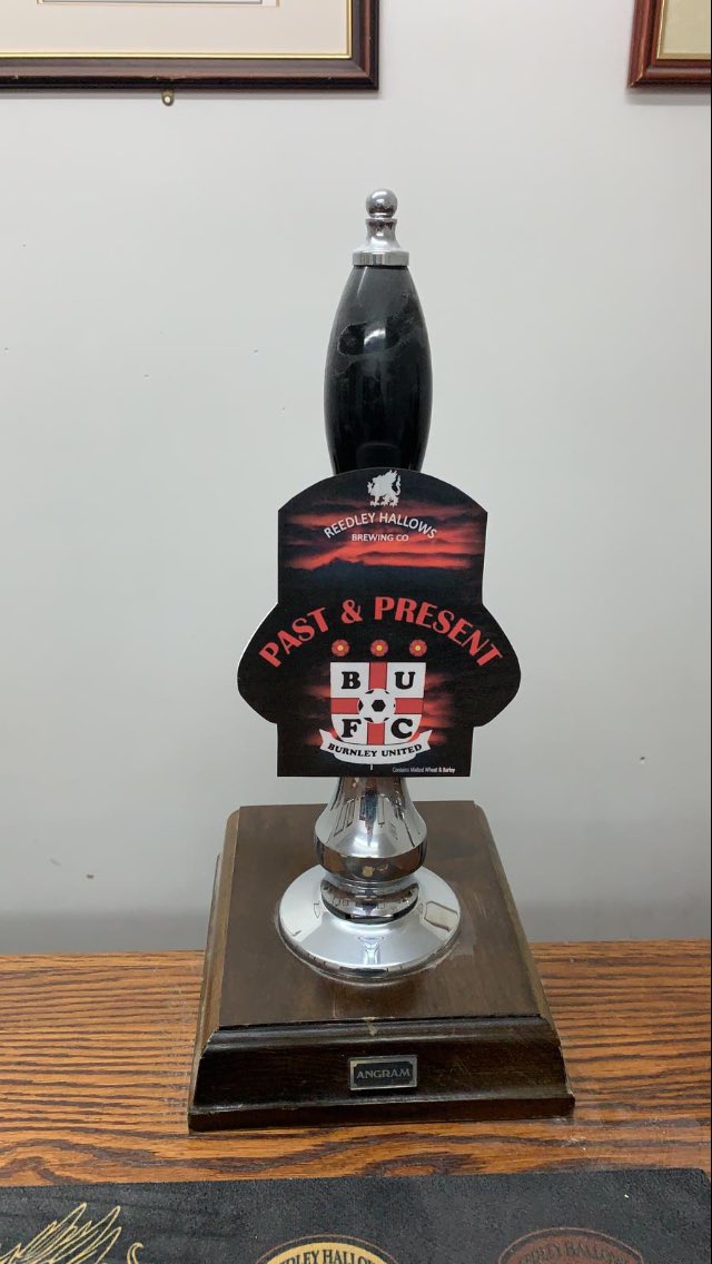 BurnleyUnited's tweet image. Club Reunion this weekend !

Come and give the current crop of players your support and reminisce with some ex-players hosted by @KikoRod9 

3pm kick off at Barden this Saturday and sample our fine ale, specially brewed by club supporters Reedley Hallows Brewery 
#InItTogether