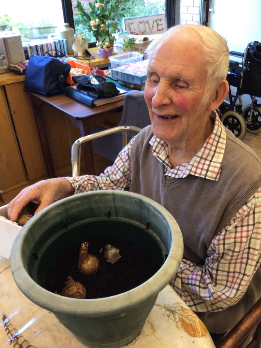 thermbi's tweet photo. John Lendon, a resident at Cadogan Court in #Exeter, arranged for the donation of a few daffodil bulbs from the Isles of Scilly “for everyone to enjoy" at the Home. 
Here is the result: a bit of autumnal fun! 💐 https://t.co/VOq3RmJVRS