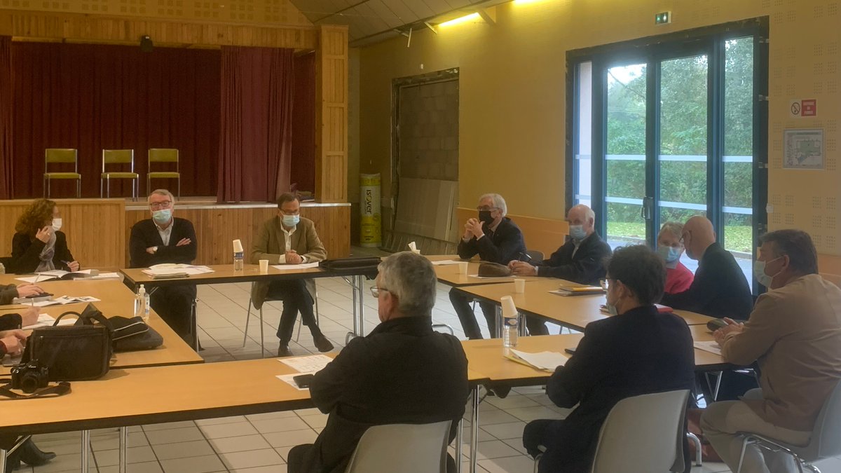 #santé | Ce matin le Président de la <a href="/ccpf__/">Communauté de communes de Puisaye-Forterre</a> accueillait le Directeur de la délégation départementale de l'Yonne de l'<a href="/arsbfc/">ARS BFC</a>, Yann de Kerguenec. Une rencontre pour faire le point sur la politique de santé en Puisaye-Forterre et poursuivre la #collaboration constante avec l'ARS.