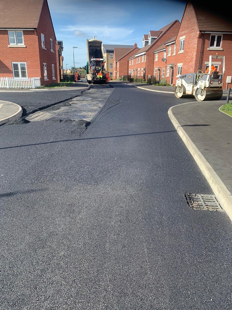 Pro_Tar's tweet image. Site recently completed in Biggleswade by Pat and his team for MV Kelly Ltd

#newbuilddevelopment #housingdevelopment #surfacingcontractors #commercialsurfacing