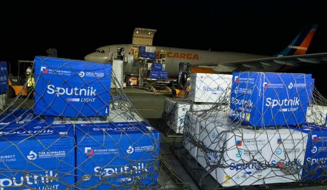 #Nicaragua || Recibió un nuevo lote de vacunas SputnikLigh, la cual fortalecerá la jornada de vacunación  voluntaria que se desarrolla en el país. Somos un pueblo que vence.
🔴⚫
#VacunandonosPuebloQueVence 
#UnidadParaLaProsperidad
#ConDanielEnLa2 
#LeonRevolucion