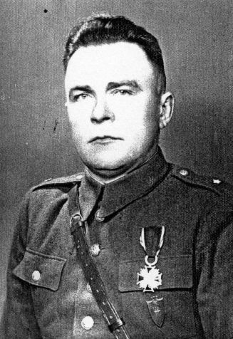 Paweł Ładniak – kierownik UB w Kępnie w latach 1945-1947 – z zawodu tkacz. Lubił powtarzać swoim podwładnym: „Kto ma cztery klasy to nasz, kto ma siedem klas to już reakcjonista, a kto ma maturę to faszysta”. Fot. ze zbiorów <a href="/ipngovpl/">Instytut Pamięci Narodowej</a>
#Kępno #kadryUB