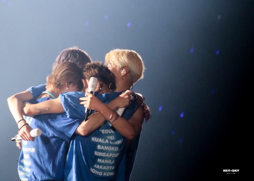 othneee11's tweet photo. 💙💙영원히 사랑해 💙💙
#위너는_8년째_예뻤더라
#8YearsWithWINNER
#위너 #WINNER
#강승윤 #김진우 #송민호 #이승훈 https://t.co/w5Zqy5nd8W