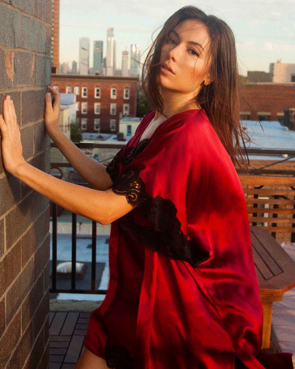 christinesilk's tweet photo. Our favorite thing about the Valentina #ShortRobe? It’s gorgeous sleeves adorned with exquisite hand appliquéd #lace and it’s luminous, #Ruby color… Shop our latest arrivals: https://t.co/rw5uBQVpmY ♥️ #christinelingerie #madeincanada #silkrobe #silklingerie #lingerie #silk https://t.co/s39o2W4gKd