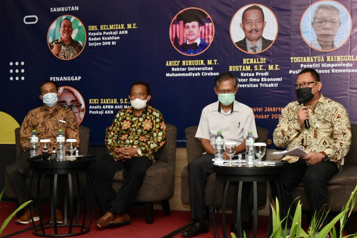 DPR_RI's tweet photo. Pusat Kajian Akuntabilitas Keuangan Negara (PKAKN) Badan Keahlian Sekretariat Jenderal DPR RI menyelenggarakan Diskusi Evaluasi Kinerja Hasil Output Puskaji AKN terkait Kajian Data Terpadu Kesejahteraan Sosial, Senin 25 Oktober 2021. #SetjenDPR #BKDPR https://t.co/23y9sNa6Fa