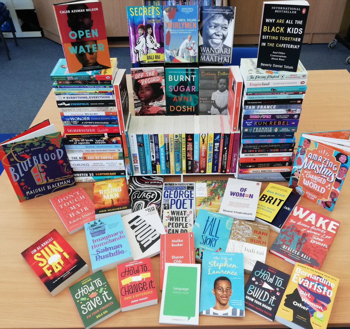 Duncanrig_Lib's tweet photo. Delighted to announce that we were winners in the fabulous @litincolour competition ☺️

Thanks to @PenguinUKBooks and @tes for the amazing selection of books for our school library 🙌 https://t.co/nHS116cES7