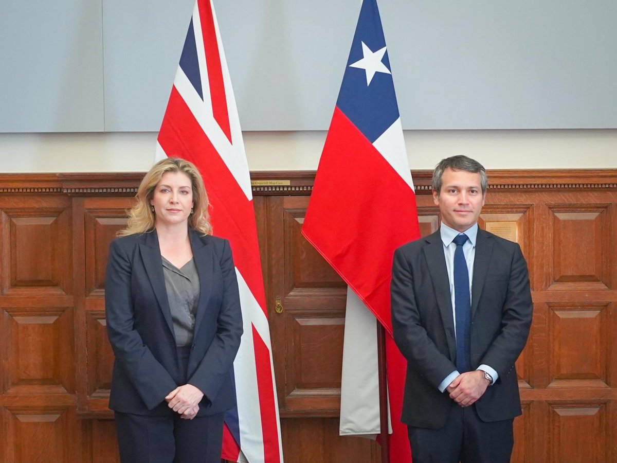 PennyMordaunt's tweet photo. 🇬🇧🇨🇱 Spent the afternoon with @rodrigoyanezb for our UK-Chile trade dialogue.
 
We’re cutting red tape for UK and Chilean exporters, including through expanding the use of digital 
certificates. For more information see
@UkinChile or @tradegovuk. https://t.co/VdMMWmRtJh