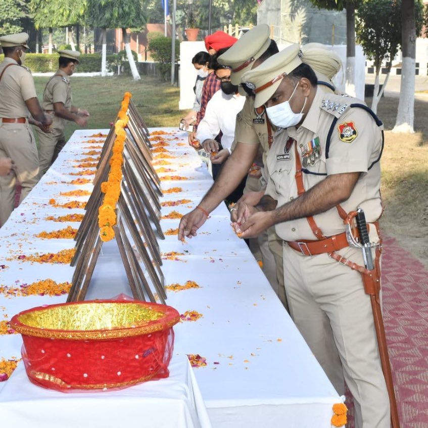 ashokkumarpps's tweet photo. Presenting Tributes To Punjab Police Martyrs On Police Commemoration Day At Punjab Police Academy Phillaur
.
#PoliceCommemorationDay 
#PunjabPolice 
#punjabpoliceacademy 
#DSPAshokKumar
#AshokKumarPPS
.
@PunjabPoliceInd https://t.co/yYYVd3UxcS
