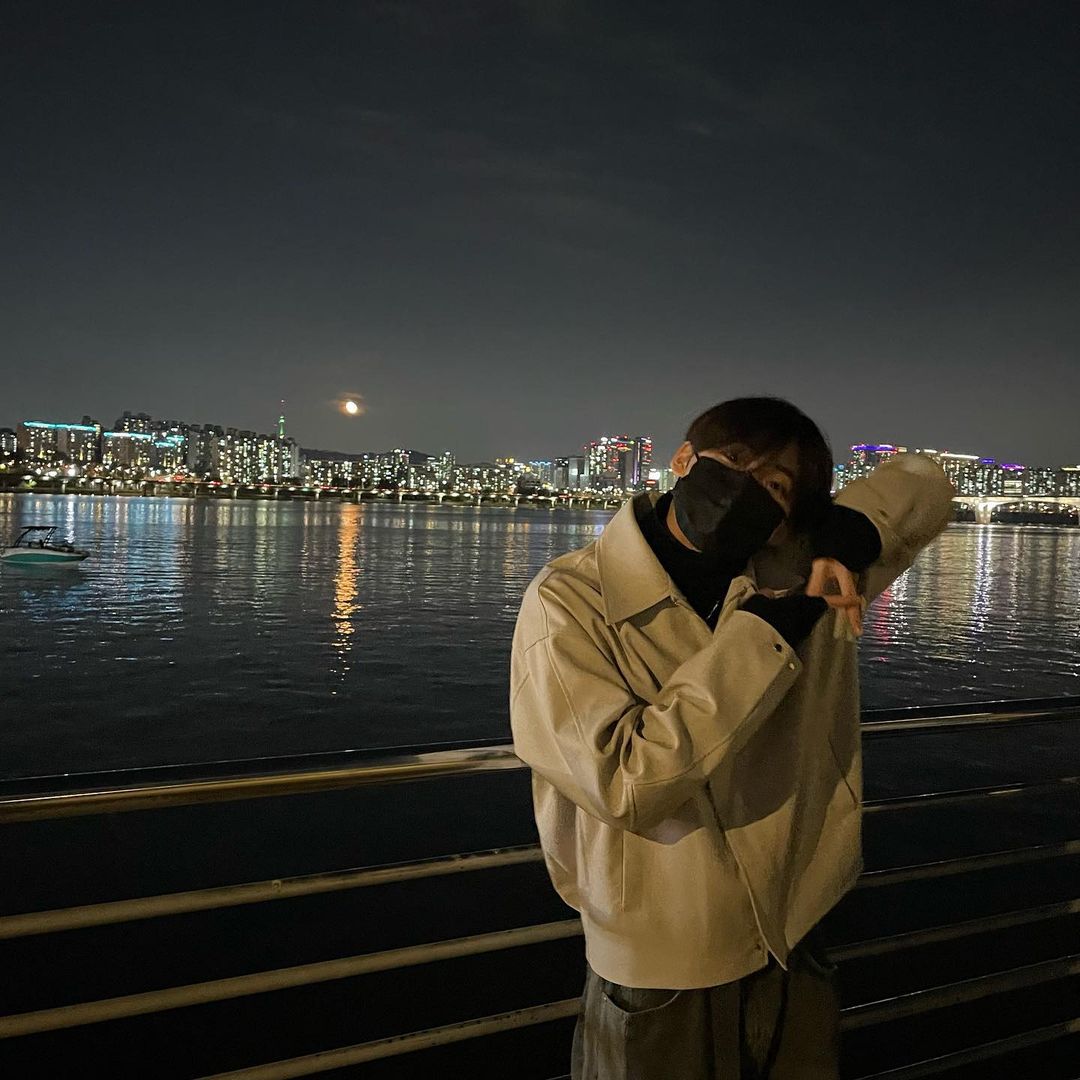 traineeAitalia's tweet photo. Nuovo post di [#SANGWON 🥀]

~25.10.21~

🌔

#Sangwon #TraineeASangwon 

++ https://t.co/piXmOKpaFX