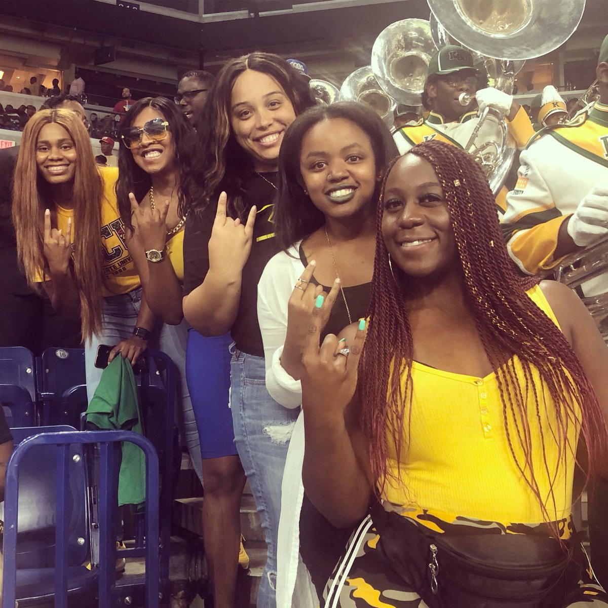 tay_2fancy's tweet image. Happy TAUversary to my sisters! 💙 #Fall13