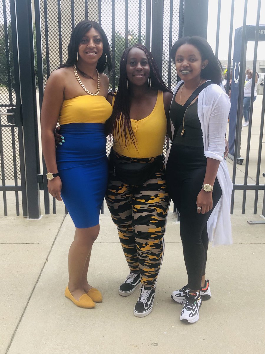 tay_2fancy's tweet image. Happy TAUversary to my sisters! 💙 #Fall13