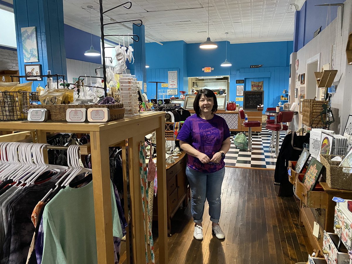 TessaRHoward's tweet photo. Are you experiencing any mail delays and price hikes? This morning I’m chatting with Eileen at Marketplace on James— a Syracuse gift shop about the new USPS changes and how it’s affecting small businesses/customers! 🛍 #NCCNews #B6643 https://t.co/5lzgZZQqBD