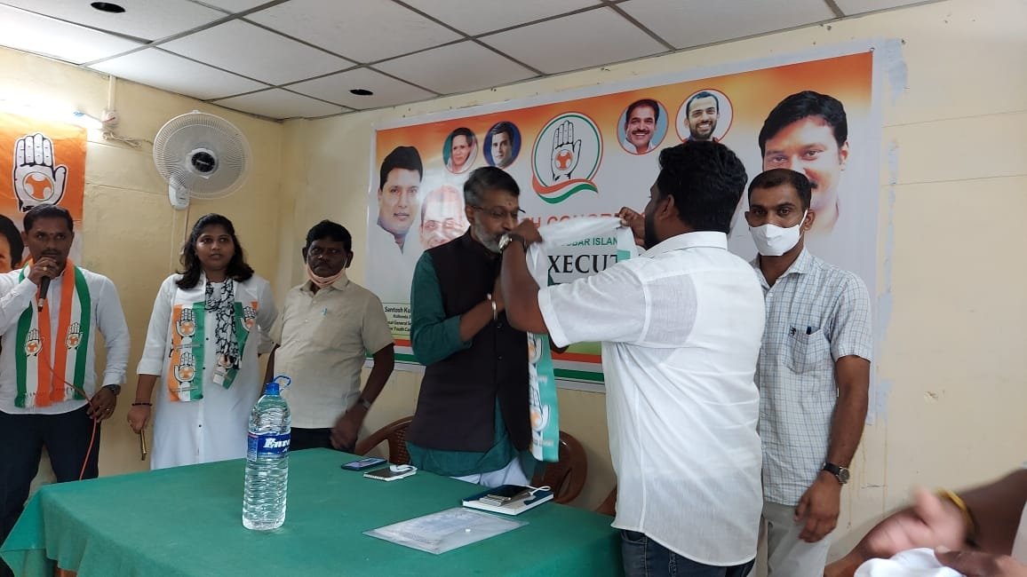 PramodhYesudas's tweet photo. @IYCAndaman had the great privilege to hear from Dr.@gvharigv Ji All India Chairman Jawahar Bal Manch.He enthused &amp; inspired @IYCAndaman greatly, We shall make @ManchBal great in A&amp;N. @jbmkarnataka @RahulGandhi @Allavaru @srinivasiyc @santhoshadv @KuldeepRSharma @AlsuElayaraja https://t.co/GrqhMxknhh
