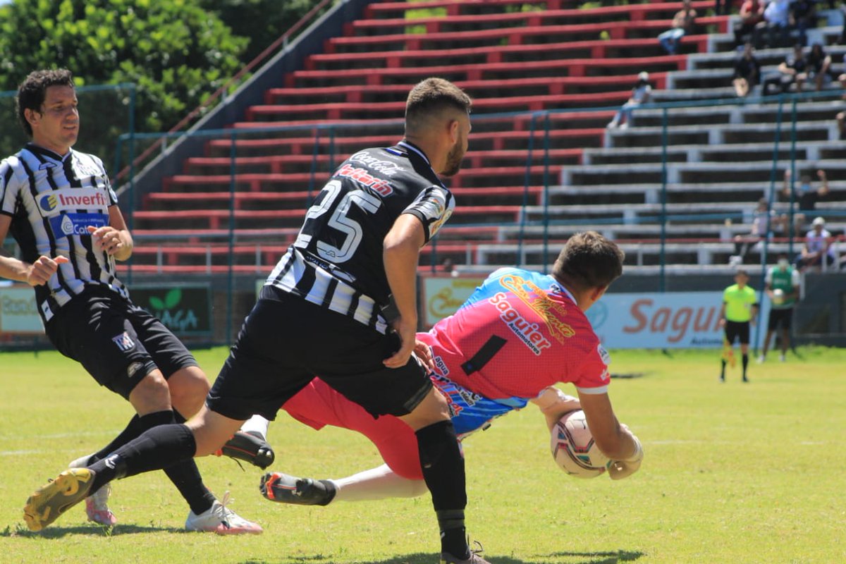Csantanimedia's tweet photo. ¡FINAAAAAAAAAAAL!

Atyra Fc 0-2 #SANTANI

¡Santa es de intermedia, de intermedia no se va! 

#juegaelmásgrandedelinterior
#vamossantani https://t.co/AMePpWFM2I