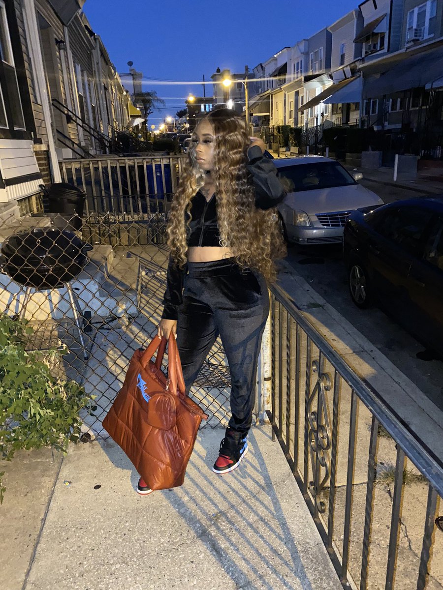 demiazure's tweet photo. We Only 1 KV Set Left, Size SMALL! https://t.co/cu4OAD7UIe
#BlackOwnedBusiness #SmallBusinesses #ShopDemiAzure #VelourTracksuit https://t.co/wE5f9Mx0ki