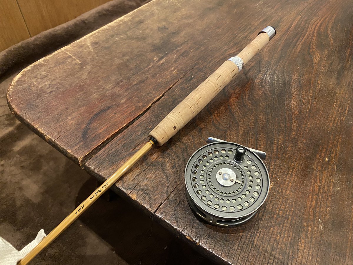 nffsjj's tweet photo. EverRodのM65Fは7フィート7インチで4番の中空互角竿。なぜかORVIS CFOとともにうちに期限付きレンタルされてきているのであった。#flyfishing #everrod #フライフィッシング #bamboorod https://t.co/Lszc9VU7fr