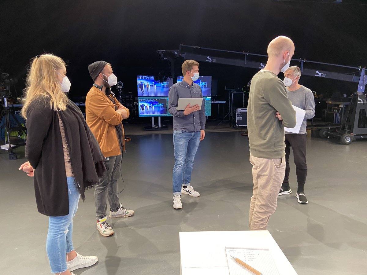 ✨ Nur noch ein Mal schlafen bis zum Smart Country Startup Award auf der <a href="/SmartCountryCon/">Smart Country Convention</a> ⏰ Die Vorbereitungen laufen auf Hochtouren und die Vorfreude steigt! Seid ihr auch schon so gespannt wie wir? ⚡ #SCSA21 #SCCON21 #getstarted #bitkomstartups <a href="/Bitkom/">Bitkom</a>