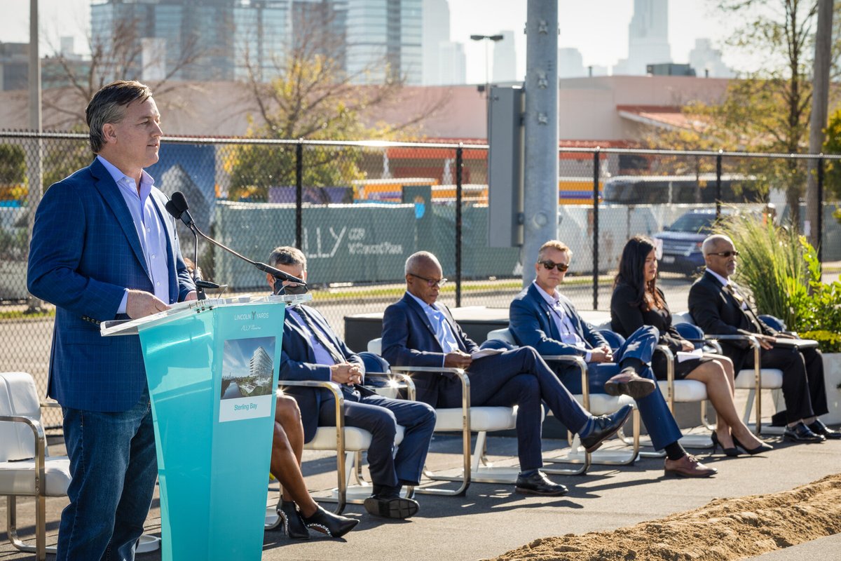Power_Construct's tweet photo. Excited to officially break ground on the 320,000 sf #lifescience building, ALLY at 1229 W Concord Place, the first project in @sterlingbay's #LincolnYards megadevelopment!@gensler_design #WeBuildChicago #lab https://t.co/Pr4ER2WvPR