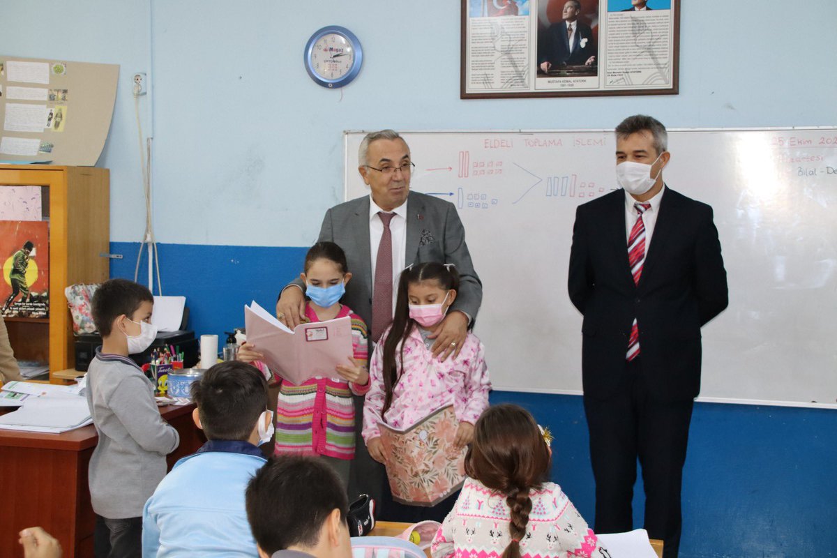 cigli_mem's tweet photo. Çiğli Kaymakamımız Sayın Adnan Çakıroğlu ve İlçe Müdürümüz Sayın Mesut Uğurlu, Tekel Ortaokulu, Balatçık İlkokulu ve Selim Diniz İlk/Ortaokulunu ziyaret edip eğitim öğretim faaliyetlerini yerinde incelediler. @TC_Cigli @izmir_ilmem @karabeyoglu35 https://t.co/6vq4UuxU1P