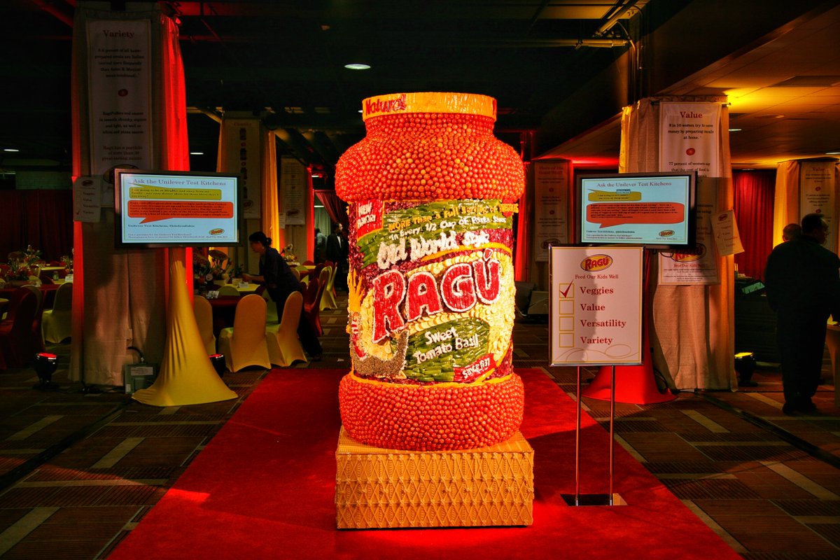 OverheardAtABEL's tweet photo. Naturally, we were thrilled to be recognized by BizBash in 2010 for our centerpiece work. The 8' tall jar mockup &amp; table top centerpieces are made entirely of veggies. How fresh! Speaking of fresh, we have new content coming soon!

#ragu #veggies #throwback #MondayMemories #likes https://t.co/48Nf8xdxEi