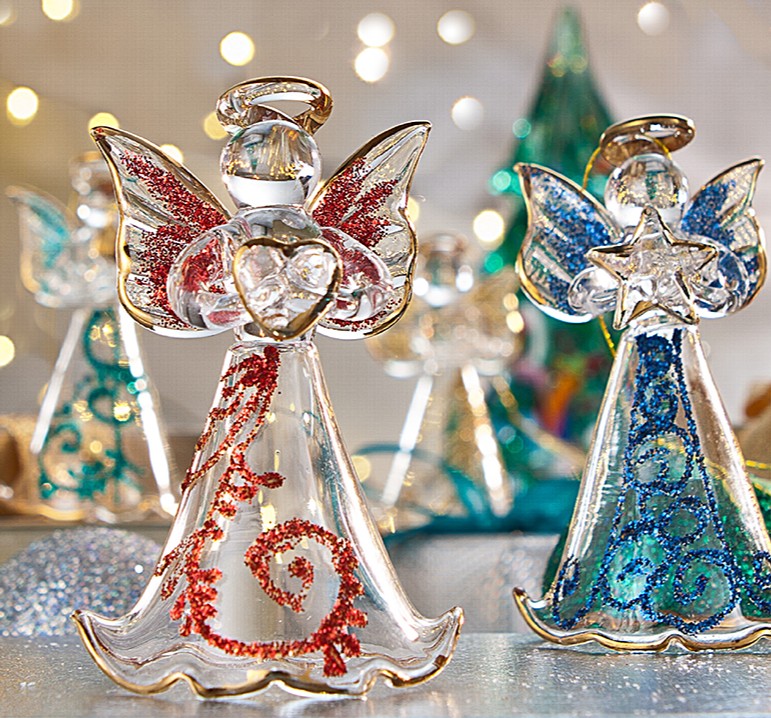 unoallavolta's tweet photo. The holidays are here! Bring an artistic elegance to your celebrations with handcrafted decor, jewelry, accessories, and more from artisans all over the world. #oneatatime #handmade #handcrafted #handmadewithlove https://t.co/t6D4uNHNoG