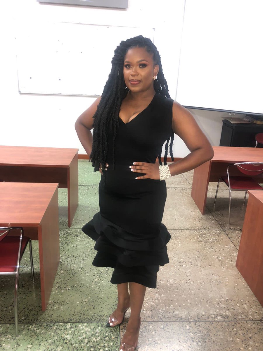 Preddii_eyes's tweet photo. A BEAUTY with a DEGREE👩🏽‍🎓👩🏽‍🎓 #MsJack👩🏽‍🏫 https://t.co/KEbhziw416