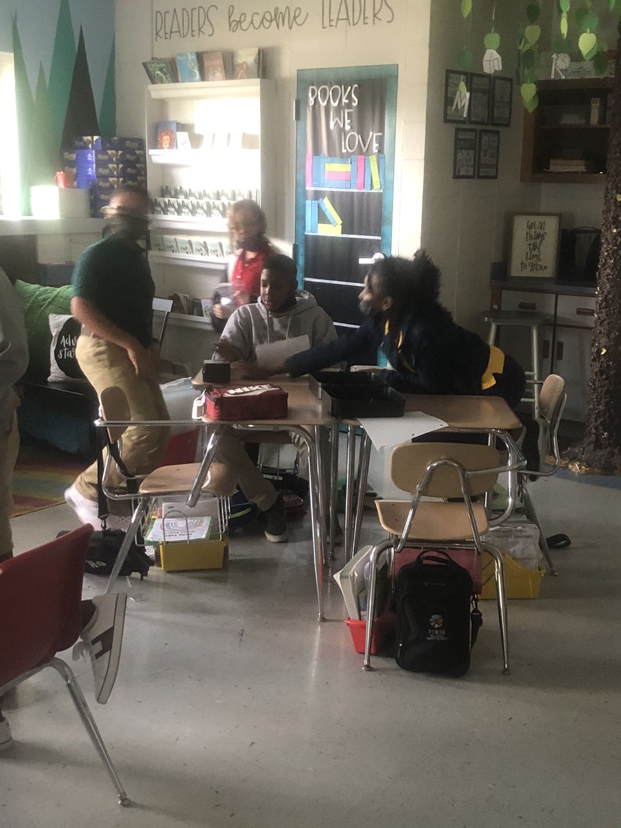 AshleyGableEDU's tweet photo. Using @breakoutEDU boxes about the American Revolution as part of their #PBL #EntryEvent! @libertylearning @TCBOE #EmpowerCMS @jesse_hooks @cardwelldalisha https://t.co/IUnv6QOw4P