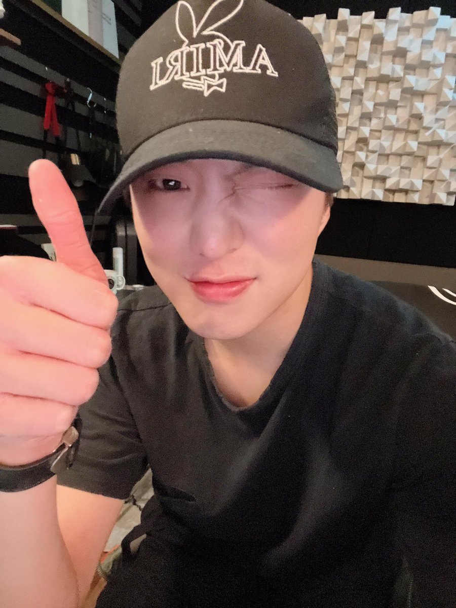 winneoooocent's tweet photo. so sweet;;3;; love youuuu
#위너는_8년째_예뻤더라
#8YearsWithWINNER https://t.co/bX2IizHK2N