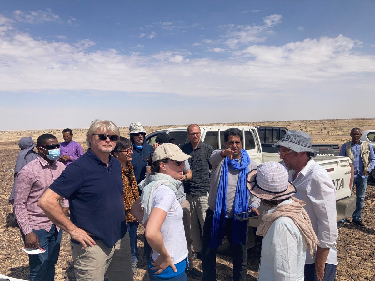 chr_diMarco's tweet photo. La @giz_gmbh à travers le projet #DEIM accompagne #Maaden pour le développement du #SecteurMinier artisanal en #Mauritanie 🇲🇷. 
Isabel Hénin, Ambassadrice, et Christoph Rauh, Directeur Afrique @BMZ_bund ont rencontré les acteurs de terrain pour discuter Sécurité au travail #HSE. https://t.co/tgt7bFPqCV