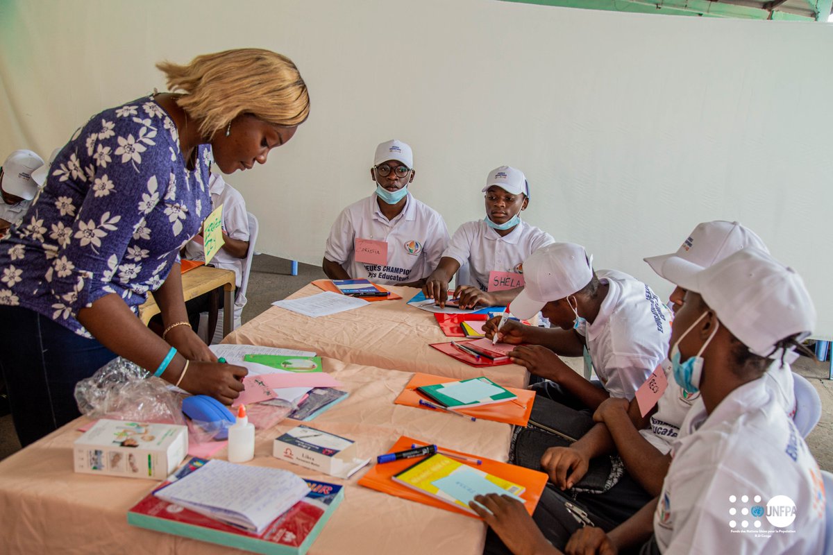 eugene_kongnyuy's tweet photo. RT UNFPARDC "40 élèves issus de 8 écoles de #Kinshasa formés comme Champions- Pairs éducateurs sur des questions de Santé Sexuelle et Reproductive. Formation organisée par la Fondation Marie-Claire et  @AfriyanRdc avec l’appui @UNFPARDC #Kitumaini #j… https://t.co/TIsWXZtjKJ"