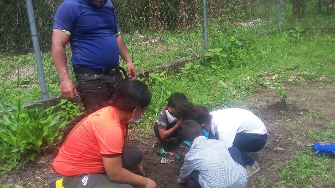 SroZep's tweet photo. #EnPortuguesaSro

#GestionComunicacional

#DigamosPresente En el municipio San Rafael de Onoto niños y niñas de  E.E.U Carrizalito con amor y entusiasmo tienen un regreso a clases victorioso, seguro y progresivo 2021-2022. @nicolasmaduro @mppeducacion  @rafaelcallesportuguesa https://t.co/7c2tDIal07