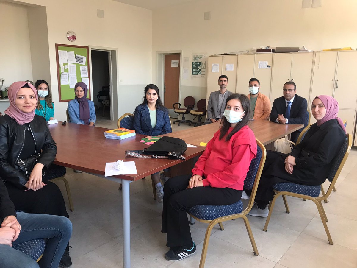 MemHarran's tweet photo. Harran'da Eğitimde Başarıyı Arttırma projemiz olan "HEKA" kapsamında Şube Müdürümüz Fehmi Göv ve Arge birimimiz Şehit Mehmet Arslan ve Küçük Minare ilk/ortaokullarındaki okul idarecileri ve öğretmenleriyle, yaptığımız çalışmalar üzerine istişare için bir araya geldi. https://t.co/SorzkbVy19