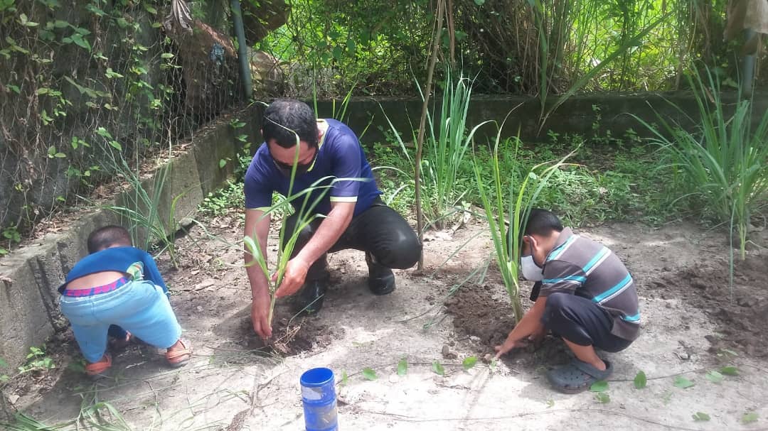 SroZep's tweet photo. #EnPortuguesaSro

#GestionComunicacional

#DigamosPresente En el municipio San Rafael de Onoto niños y niñas de  E.E.U Carrizalito con amor y entusiasmo tienen un regreso a clases victorioso, seguro y progresivo 2021-2022. @nicolasmaduro @mppeducacion  @rafaelcallesportuguesa https://t.co/7c2tDIal07