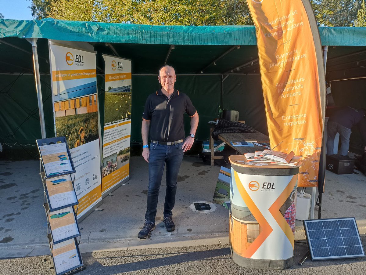 ENERGIESLOIRE's tweet photo. Nous étions heureux de vous rencontrer à la Foire artisanale des Lucs sur Boulogne, les 23 et 24 octobre. 

Energies de Loire, au plus proche de vous pour vous offrir les meilleures solutions photovoltaïques adaptées à vos besoins. 

Merci aux organisateurs !☀️ #convivialité https://t.co/wP0nLpouSf