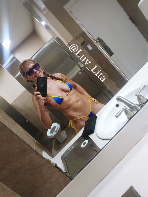 Fantasy Fest in full effect!!  #FantasyFest https://t.co/OdE4AftD9L<a href="/tag/fantasyfest"class="tags">#FantasyFest</a>