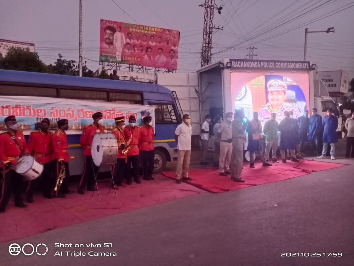 MalkajgiriCop's tweet photo. In view of #PoliceCommemoration week, #kalaBrundham team along with #Bandteam of #RachakondaPolice conducted a public awareness program at #Ibrahimpatnam. #ACP_Ibrahimpatnam Sri. K.Bala Krishna Reddy, SHO @IbrahimpatnamPS, RI @LbnagarTrPS & staff attended the program. https://t.co/bTwuJSjmSg