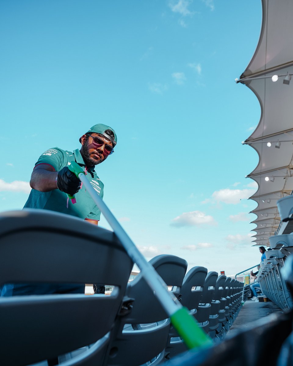 F1's tweet photo. It didn't stop there!
After the race a group of @AstonMartinF1 fans came together to pick up litter across the grandstands
Seb is an inspiration on-track and off 👏
📸 : @AstonMartinF1
#USGP 🇺🇸 #F1 https://t.co/KrgOcIvK8g
