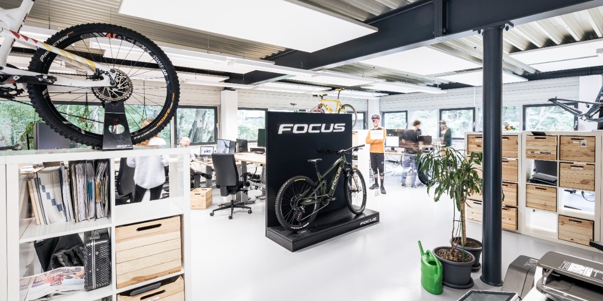 FOCUSBikes's tweet photo. On the hills of Stuttgart, we work and ride. Most of us have even more bike gear in their locker than at home. Our team is growing. Wanna join?
👉 https://t.co/a1UpBA0kDC

#focusbikes #hiring #job #recruitment #vacancy #career #work #love #ridetogether #ridebeyond https://t.co/ZWEuI5XGGq