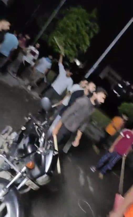 ಬಿಹಾರಿ ಹುಡುಗರು ತುಂಬಾ ಚೆನ್ನಾಗಿ  ಪಾಕಿಸ್ತಾನದ ತಳಿಗಳ ಜೊತೆಗೆ ಕ್ರಿಕೆಟ್ ಆಡಿದ್ದಾರೆ.

ಭಾರತ-ಪಾಕ್ ಕ್ರಿಕೆಟ್ ಪಂದ್ಯದ ವೇಳೆ ಪಂಜಾಬ್‌ನ ಕಾಲೇಜಿನಲ್ಲಿ ಕಾಶ್ಮೀರದ ಸುಮಾರು 90 ವಿದ್ಯಾರ್ಥಿಗಳು ಪಾಕಿಸ್ತಾನವನ್ನು ಬೆಂಬಲಿಸಿ ಡ್ಯಾನ್ಸ್ ಮಾಡಿದರು.
30 ಬಿಹಾರಿ ವಿದ್ಯಾರ್ಥಿಗಳು ದೇಶವಿರೋಧಿ ಕ್ರಮದಿಂದ ಆಕ್ರೋಶಗೊಂಡು ಫುಟ್ಬಾಲ್&amp;ಕಬಡ್ಡಿ ಆಡಿದರು