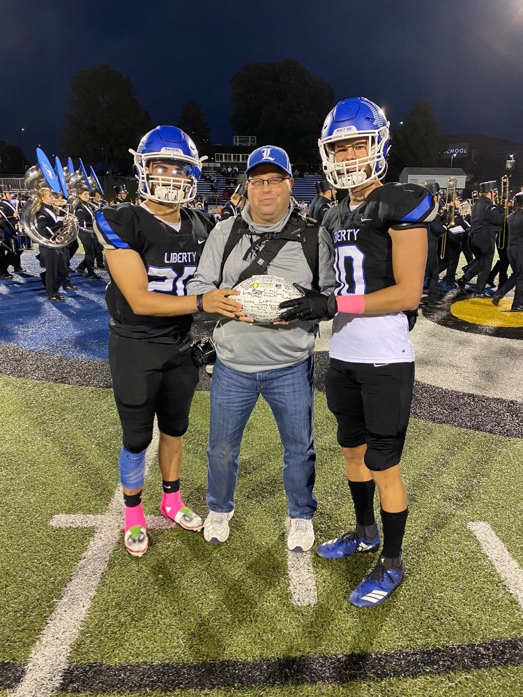 Congratulations to <a href="/ELanghorst/">Eric Langhorst</a>, <a href="/CFPExtraYard/">College Football Playoff (CFP) Foundation</a> award recipient for the <a href="/JaysFootball/">Liberty Football</a> program <a href="/LIBERTYSCHOOLS/">LPS53</a> Thank you for ALL the work you do to support our school community both in the classroom and <a href="/LanghorstPicts/">LanghorstPhotography📷</a>! Very well deserved honor! #ExtraYardGameBall