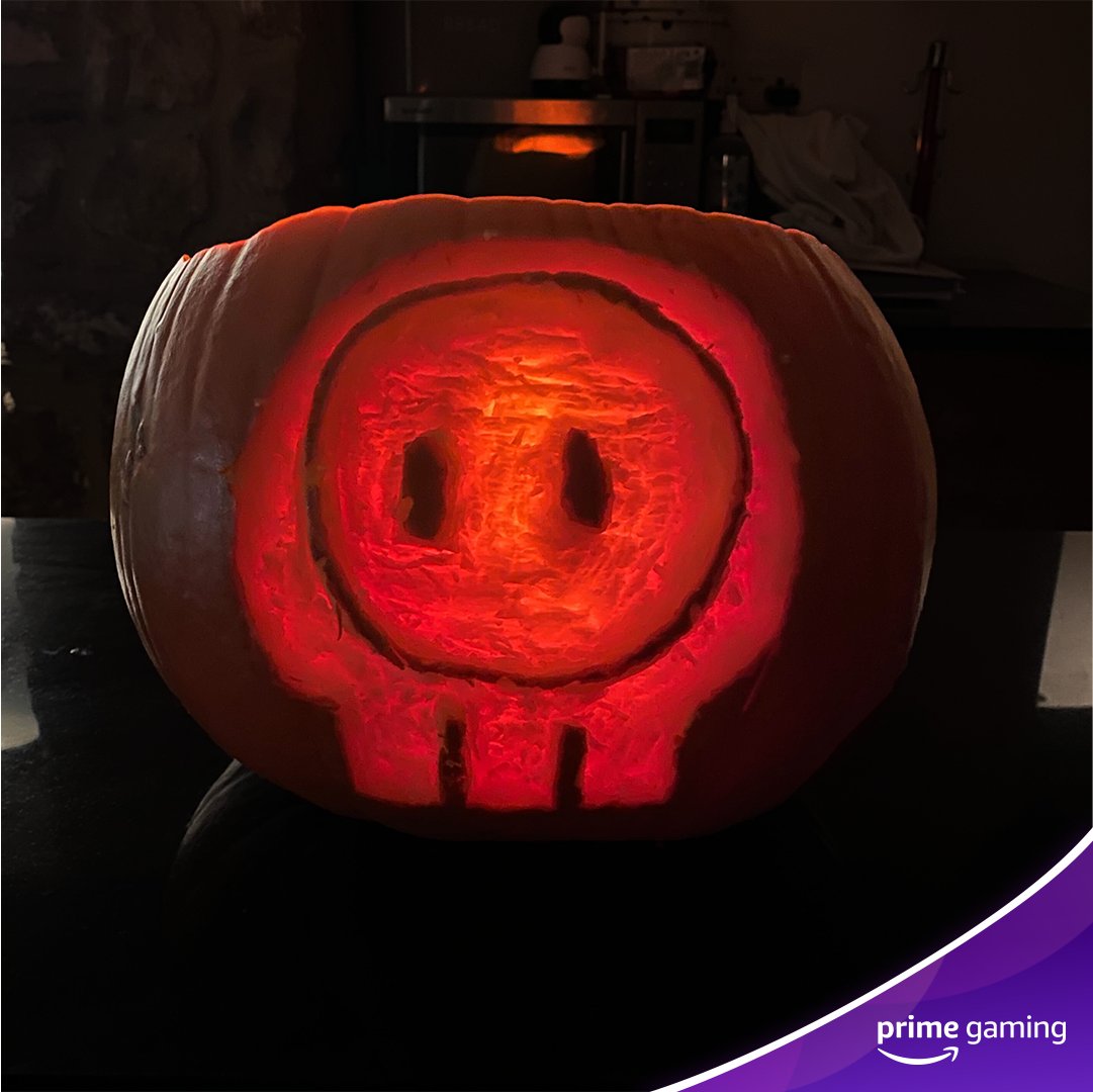 FallGuysGame's tweet photo. we challenged @primegaming to a fall guys pumpkin carving contest, here are the entries from both teams 🎃

one of these might tell you what the next prime gaming exclusive bundle includes 👀

vote below, the loser has to smash up their pumpkin

~ fallen guy 💀 https://t.co/KiRoBCeEvJ