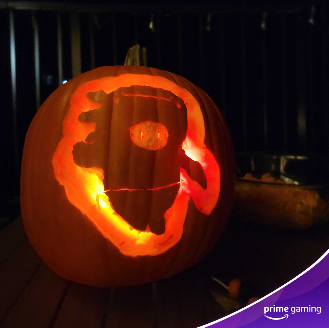 FallGuysGame's tweet photo. we challenged @primegaming to a fall guys pumpkin carving contest, here are the entries from both teams 🎃

one of these might tell you what the next prime gaming exclusive bundle includes 👀

vote below, the loser has to smash up their pumpkin

~ fallen guy 💀 https://t.co/KiRoBCeEvJ
