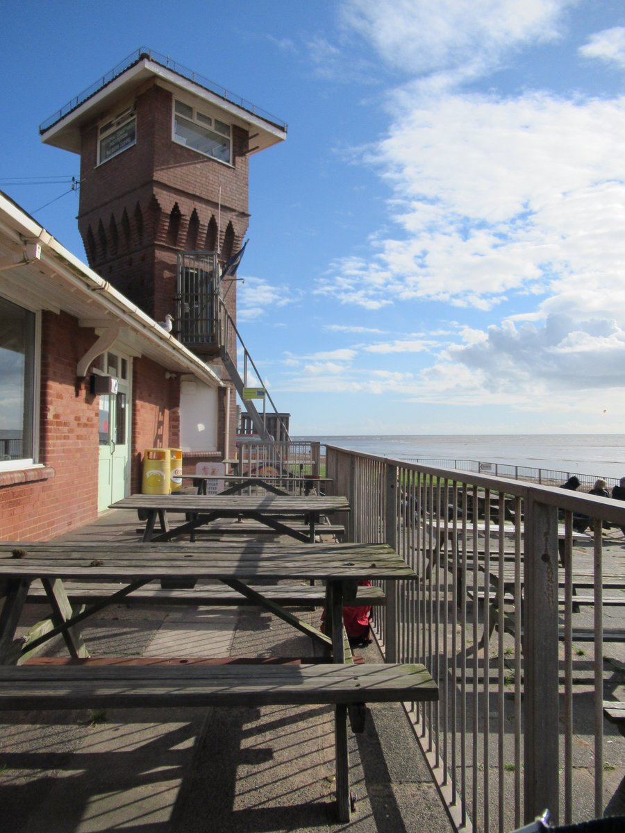 LEveleigh's tweet photo. @bbcweather #Exmouth @ExmouthNubNews #Devon @exmouthdevon @ITVCharlieP #orcombepoint #sea #sun #beach #HarbourViewCafe @eastdevon @beachholidaylet #Autumn #25thOctober2021 @DevonPhotos A sunny & cloudy Half Term afternoon, on Monday 25th October 2021, in Exmouth, Devon. https://t.co/6MGaL3J18A