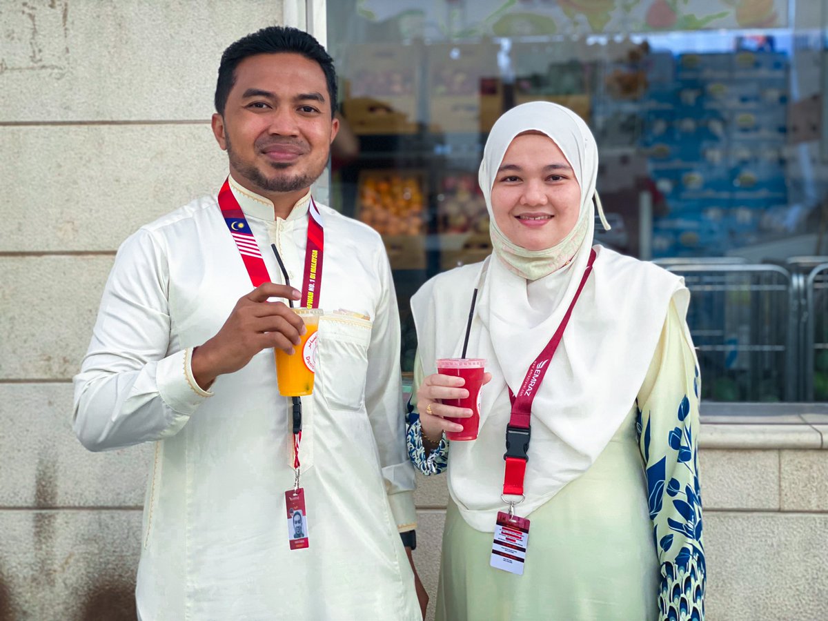 DoktorSamhan's tweet photo. Kalau ke Madinah kena cuba Air Buah ni. Memang sedap!

Kalau datang ke negara arab, memang saya dan isteri tak lepaskan peluang untuk minum asir(air buah). Jauh beza dengan air buah di Malaysia. https://t.co/SO6CmGVLR0
