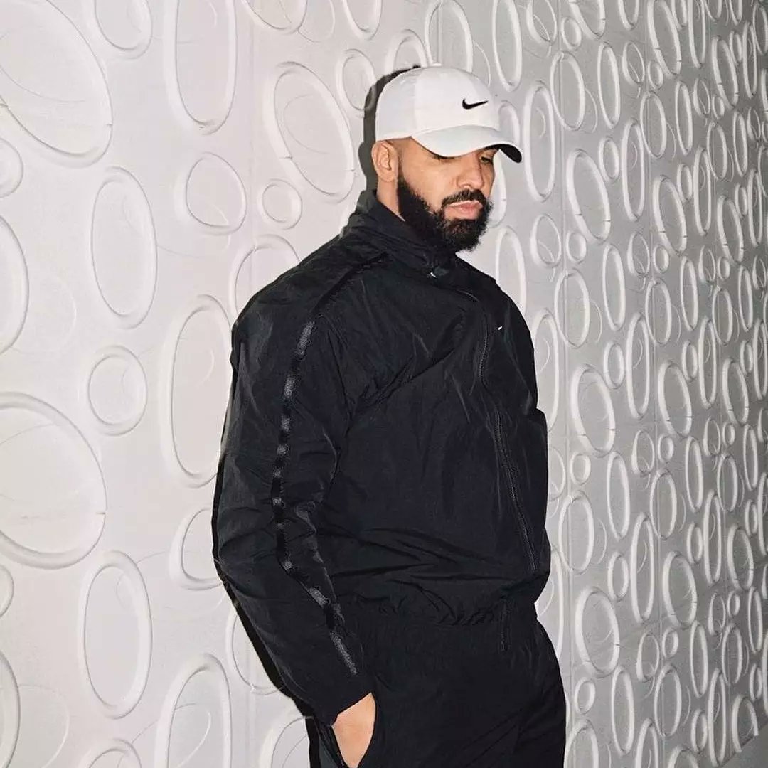 dausino_bangs's tweet photo. What your favorite Drake songs? ✈️
@Drake
Follow us for all entertainment news. ⬇
@Noire_TV
@Noiretvnetwork
#dew
#dewpromotions
#drake #ovo #meekmill #toronto #ovogiveaway #drizzy #meekvsdrake #drizzydrake #drakequotes #teamdrizzy #drakesongs #question #answer #internet https://t.co/BlFe9Sl4fk