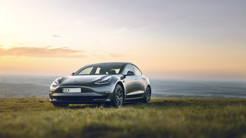 jmatuk's tweet photo. El coche eléctrico más vendido en toda Europa es el @Tesla #Model3. Al mismo tiempo la empresa recibió el pedido de coches eléctricos más grande de la historia gracias a que @hertz solicitó 100 mil #Model3. Gastará 4,200 millones de dólares para su flotilla de alquiler. https://t.co/SSdHrvWaED