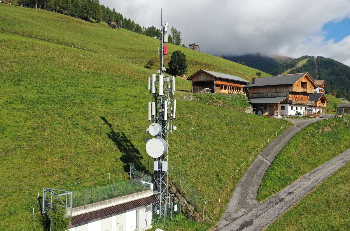 Im Pustertal sind heute die Sendeanlagen der RAS erfolgreich umgestellt worden. Bitte einen Sendersuchlauf starten!
Nella Val Pusteria oggi tutti gli impianti trasmittenti della RAS sono stati commutati con successo. Avviate per cortesia la ricerca dei canali!