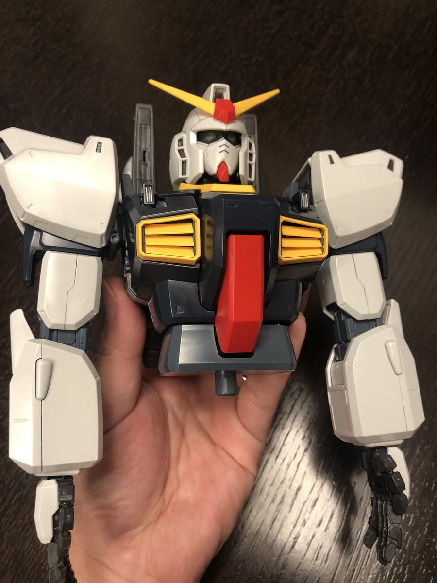 ponsaku3594's tweet photo. PGガンダムmk-2進捗報告。
仕事から帰ってきたので、少しでも模活！コックピット、ボディ、ヘッドをくっつけて外装パーツ足したら一気にガンダムっぽくなった！
最初に組んでた腕と、さっき組んだばかりのバックパックを装着したところで、今日は体力の限界！
やっぱPGはデカいなぁ。
#ガンプラ #pgmk2 https://t.co/w1ycuOwXPA